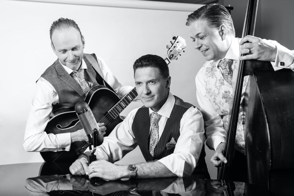 Robin Phillips sings and plays Nat King Cole